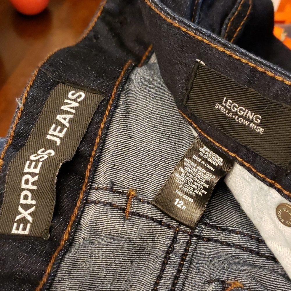 EXPRESS Jeans. Dark denim 12R legging/low rise.